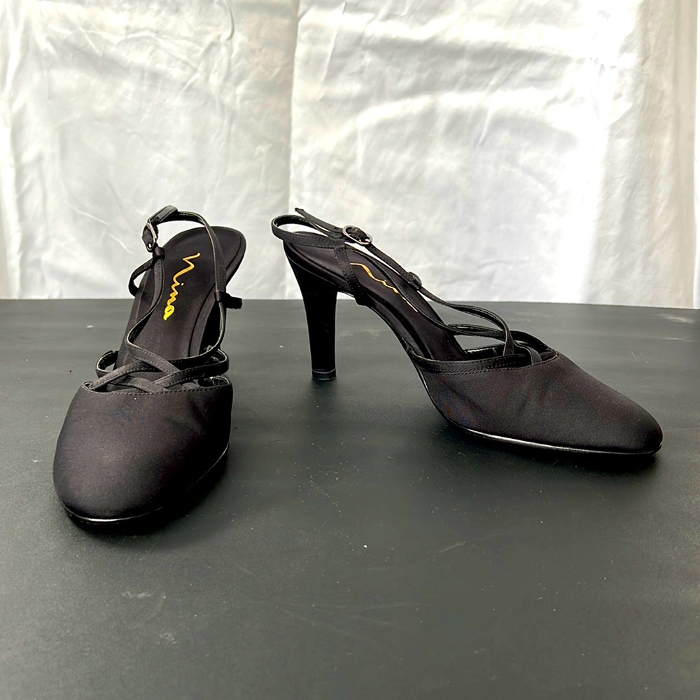 Mina satin pump